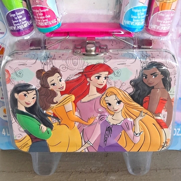 Disney Princess 4 Plant-Based Lip Balms With A Collector's Tin To Store Them In - Picture 4 of 4